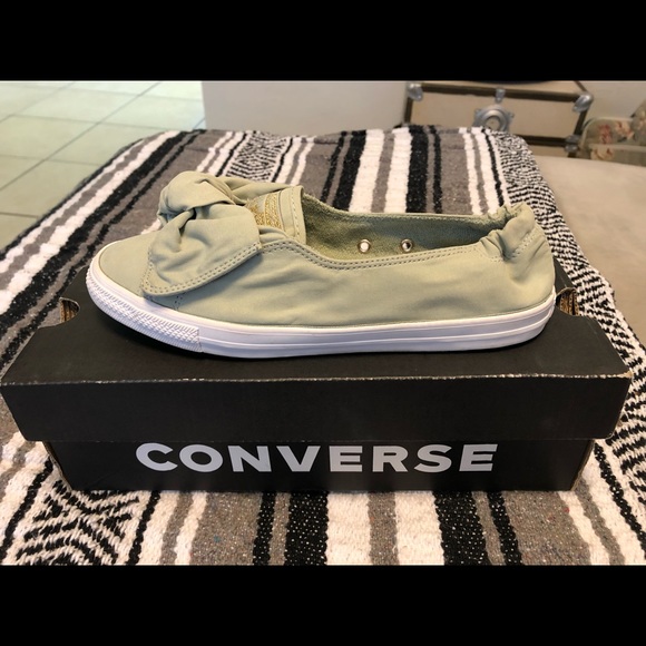 converse bow slip on